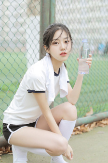 年轻漂亮少妇精油按摩